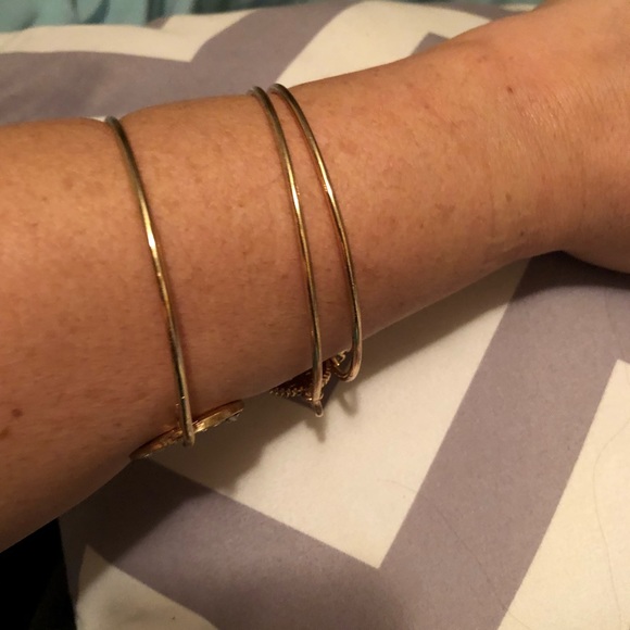 Set of 3 Gold Tone bracelets - Picture 2 of 4
